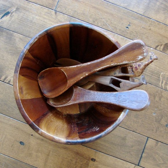 Wooden Salad Fruit Decor Bowl With Wooden Servers Spoons Giraffes - Picture 1 of 9